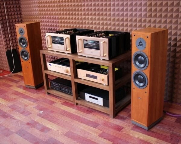 MUSMYS-Reference Accuphase A-200 Pure Class A Amplifier 300W*2